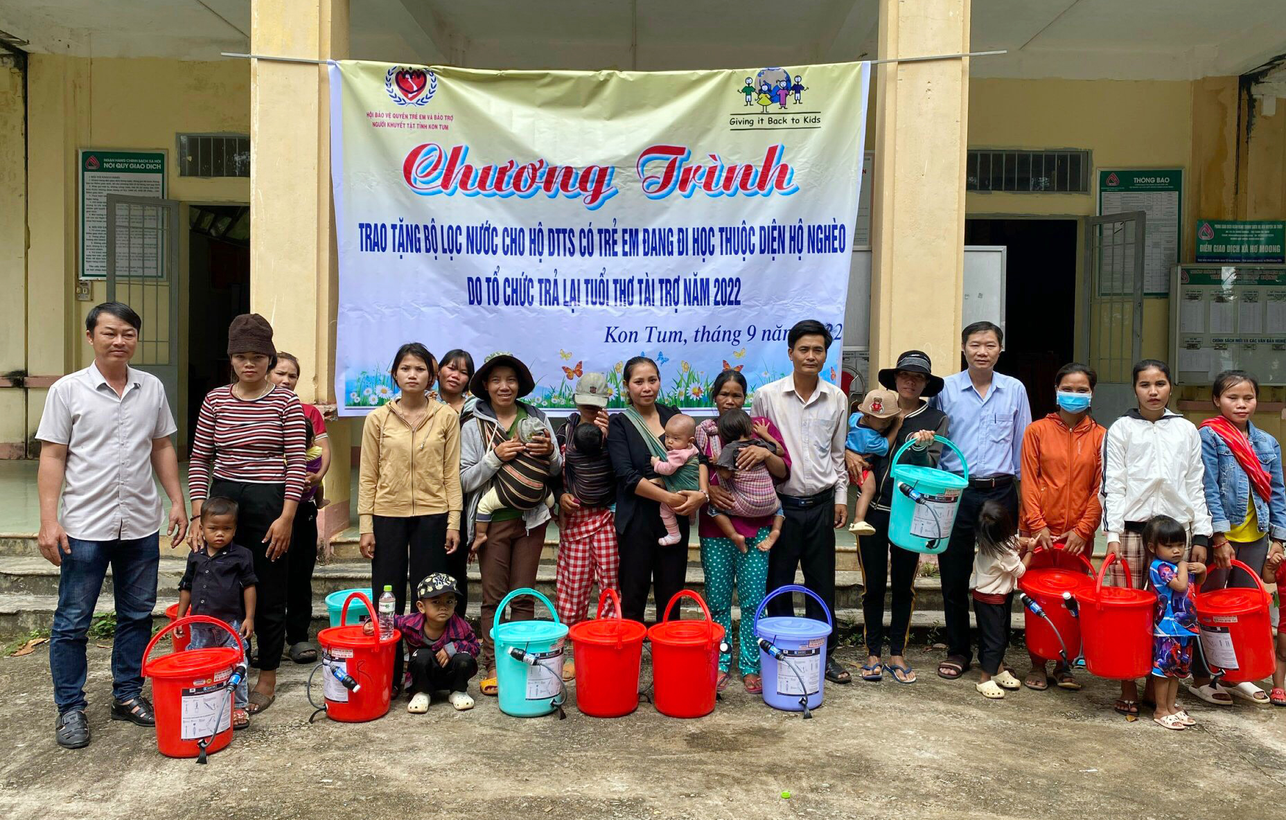 Tỉnh Hội Kon tum trao tặng 800 bộ lọc nước cho đồng bào dân tộc thiểu số